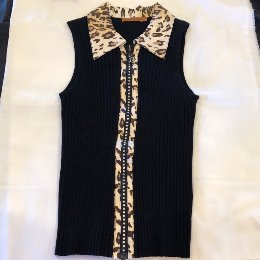 Black sleeveless ribbed top with animal print collar and bedazzled zipper